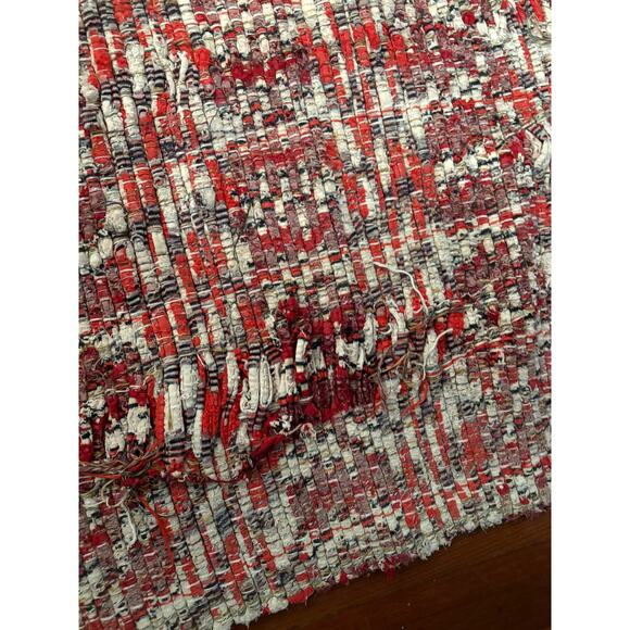 Vintage Hand Made Rag Rug 24" x 51" Red Gray White Distressed Reversible Boho - Picture 7 of 10